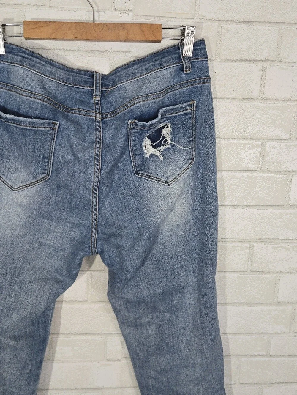 comfy distressed skinny jeans